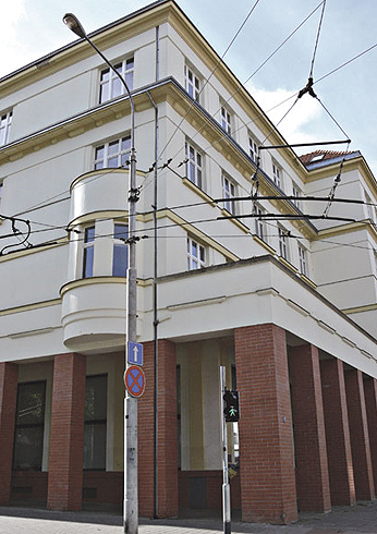 Rekonstrukce bytového domu Palackého 61 – Husitská 2/4